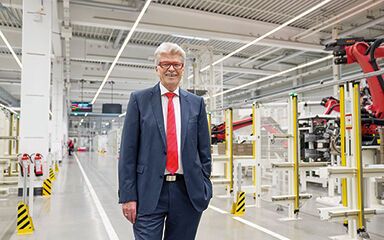 An seinem 80. Geburtstag ist Prof. Dr. Friedhelm Loh vor allem dankbar für die Möglichkeit, aus Unternehmertum, Verantwortung und Tatkraft ein Lebenswerk geschaffen zu haben, das weit in die Zukunft reicht.(Bild:  Friedhelm Loh)