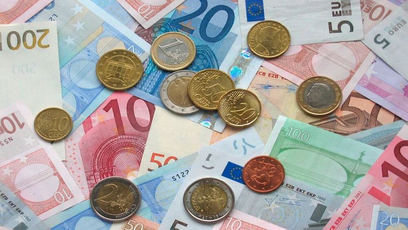 Die Bundesregierung will Unternehmen unterstützen, die in andere Länder als China investiert. Die Bundesregierung will Unternehmen unterstützen, die in andere Länder als China investiert.