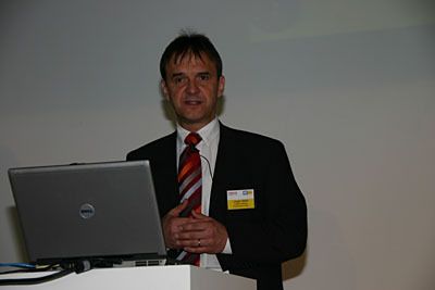 Jürgen Barth, Key Account Manager Werkzeugmaschinen bei Fanuc Robotics spricht über den Einsatz von Robotern an Werkzeugmaschinen. (Archiv: Vogel Business Media)