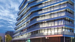 Über acht Etagen ragt das Smart Building „The Terrace“ heute am Charlottenburger Spreeufer in die Höhe. (Bild: Christian Richters)