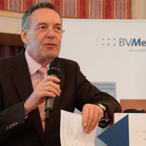 Auf der BVMed-Konferenz zum Medizinprodukterecht in Bonn ist deutlich geworden, dass Zulassungsstellen und Hersteller werden europaweit einheitlich und besser überwacht werden. Nach Ansicht von BVMed-Geschäftsführer und Vorstandsmitglied Joachim M. Schmitt ist der europäische Medizinprodukte-Rechtsrahmen in Deutschland mustergültig umgesetzt worden