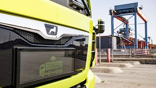 Autonome Lkw fahren auch in Deutschland. Zwischen 2018 und 2021 haben MAN und die Hamburger Hafen und Logistik AG autonom fahrende Trucks getestet. Dabei fuhren Prototypen-Lkw im logistischen Regelbetrieb auf dem Hafengelände. (Bild: Thies Raetzke/ MAN Truck & Bus)