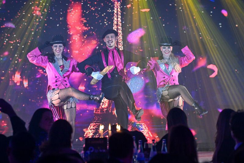 Dreamworx begeistert das Publikum mit einer Moulin Rouge Einlage. (Bild: Hannes Magerstädt)