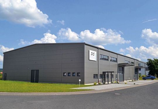 Ringspann wird am Standort Niedernberg ein umfassendes Modernisierungsvorhaben in Gang setzen und das neue Kompetenzzentrum Präzisionskupplungen der Gruppe aufbauen. Bis 2030 sind Investitionen von etwa 2,5 Millionen Euro geplant. (Bild:  Ringspann/StS)