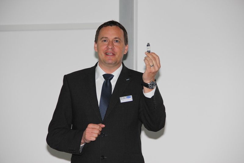 Walter Dunkmann, Leiter Geschäftsentwicklung Vakuum-Komponenten, stellt Vakuumkomponenten für ein neues Industriezeitalter vor. (Bild: Sonnenberg)