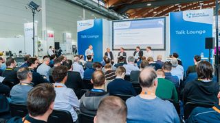 Auf den beiden Talk Lounges, den Vortragsbühnen der all about automation, finden
insgesamt 45 praxisorientierte Vorträge von Ausstellern und Experten statt.  (Bild: Easyfairs)