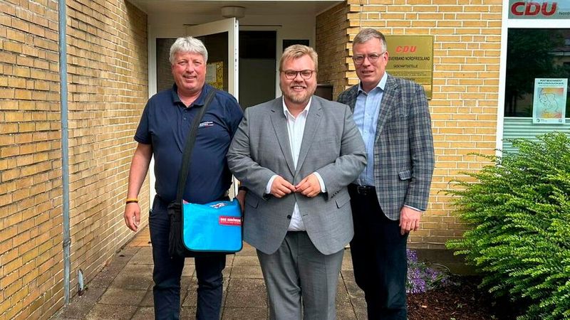 Gespräche in Husum: (v. l.) Mit dabei waren Lutz Martensen von der Kreishandwerkerschaft,  CDU-Bundestagsabgeordneter Leif E. Bodin und Jan-Nikolas Sontag, Geschäftsführer des Landesverbands des Kfz-Gewerbes Schleswig-Holstein. (Bild: Landesverband des Kfz-Gewerbes Schleswig-Holstein)