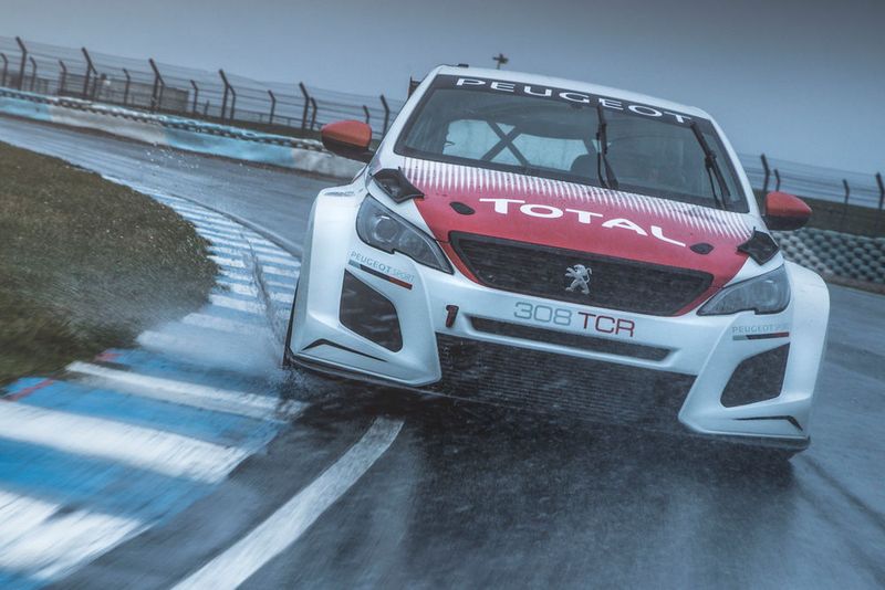 ... bietet nun auch Peugeot ein Rennauto ... (Bild: Peugeot Sport)