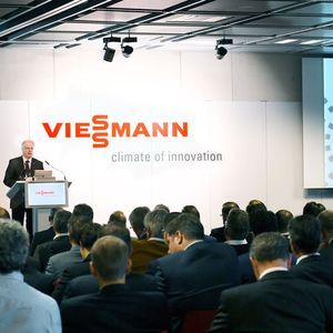 „Die Energiewende ist eine Herausforderung, vor allem aber eine große Chance für die Industrie“: CEO Joachim Janssen begrüßte die Teilnehmer des 3. Industrieforums.