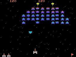 Und wieder bedient sich Namco am großen Vorbild Atari: Galaxian (Veröffentlichung als Arcade-Automat 1979) begeisterte auf dem 2600 Fans von Space Invaders ab 1982 mit dem gleichen Spielprinzip, aber verbesserter Optik.  (Bild: Moby Games)