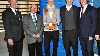Preisverleihung des GreenTec Awards an das Fraunhofer WKI am 27.04.2015 (Ausschnitt) ... (Bild: GdW/Urban Ruths)