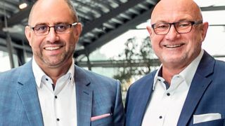 Markus Keller (li.) übernimmt die Geschäftsführung bei Audi Hamburg von Jürgen Deforth. (Audi Hamburg)