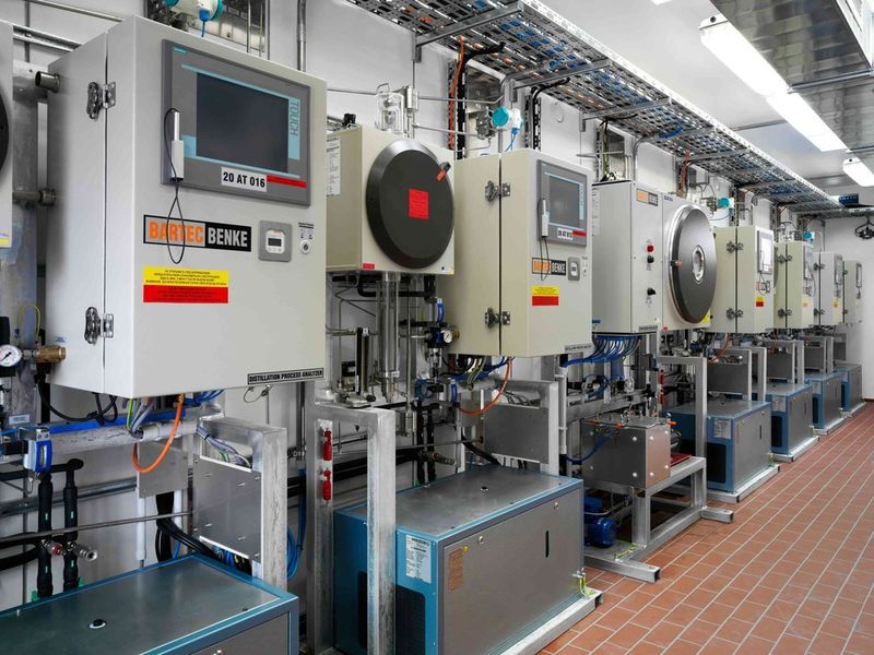 Zum Bartec Produktprogramm gehören Analysengeräte und Analysensysteme, mit denen sich Produktionsprozesse in Anlagen überwachen und optimieren lassen. (Bild: Bartec)