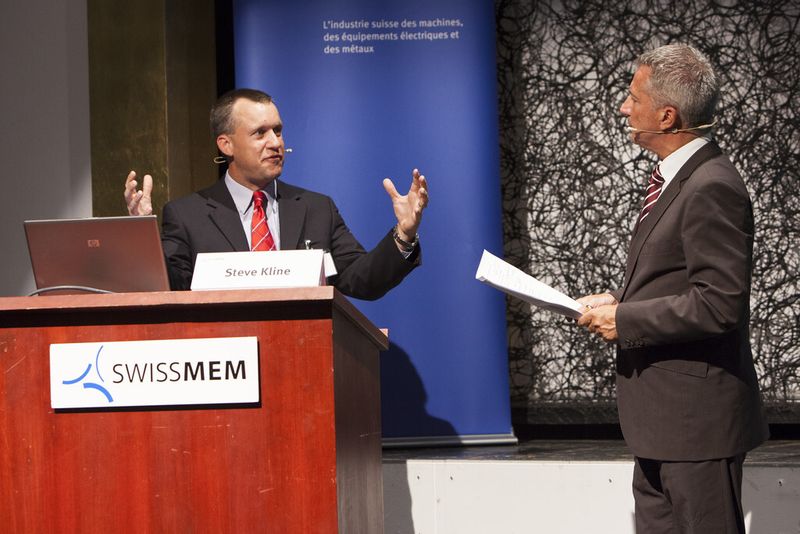 In seinem Referat «Investitionen der Industrie in den USA heute» machte Steve Kline jr., Gardner Business Media, Cincinnati, klar, dass er die Möglichkeiten für MEM-Firmen in den USA positiv beurteilt. (Bild: Swissmem)