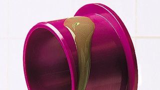 Kunststoff-Gleitlager aus dem neuen Werkstoff Iglidur C210. Das Lowcost-Chemielager ist schmierfrei, verschleißfest und beständig gegen eine Vielzahl von Säuren, Lösungsmitteln und Wasserstoffperoxid. Bild: Igus (Archiv: Vogel Business Media)