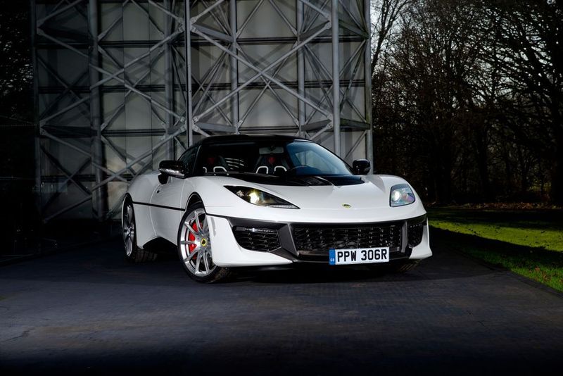 Lotus ist immer für eine Überraschung gut. Dass der britische Autobauer nun aber zu Geely gehört, wird auch für den Hersteller selbst überraschend gewesen sein. (Lotus)