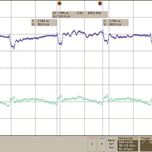 Bild 4: Ausgangsspannungs-Welligkeit des TPS548A28 mit bzw. ohne zweite Filterstufe. (Bild:  Texas Instruments)