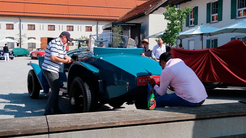 17EX stammt aus der Sammlung des Inders Yohan Poonawalla, der offenbar auch seine Fahrzeugpfleger an den Tegernsee schickte. (Bild: Diehl – VCG)