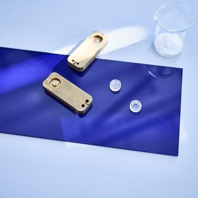 Zum Beispiel Mini-Petrischalen haben die benötigte Qualität.  (Bild: Hereon/ Marcel Schwickerath )