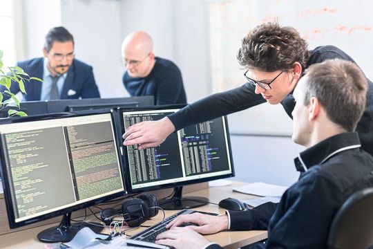 Vermeidung von Legacy Code: Das altbekannte Vier-Augen-Prinzip ist oft Schlüssel zum Erkennen und Bewerten von Problemen. Vermeidung von Legacy Code: Das altbekannte Vier-Augen-Prinzip ist oft Schlüssel zum Erkennen und Bewerten von Problemen.