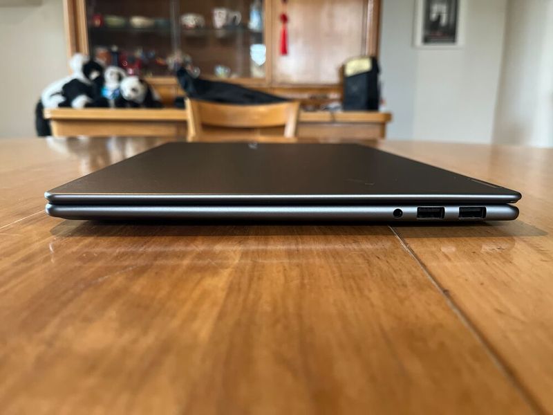 Das MSI Prestige Flip 14 AI + bringt knapp 1,4 kg auf die Waage. (Bild: Vogel IT-Medien)