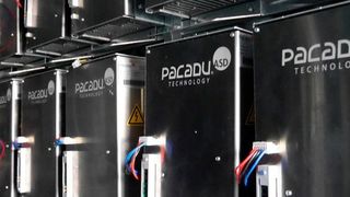 Die Pacadu-Technologie schaltet Zellen in Speicherblöcken durchgängig parallel und kann so aus jeder Zelle die maximale Kapazität herausholen. (ASD Automatic Storage Device GmbH)