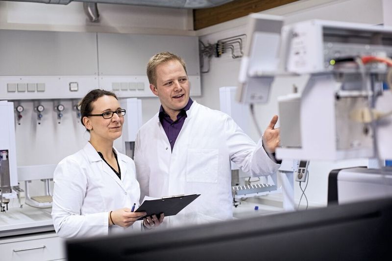 Abb.1: Bei Axel Semrau entwickeln die Mitarbeiter u. a. Automationslösungen für die Laboranalytik (Symbolbild).