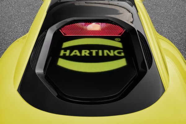 Der hybride Sportwagen Σtos: unterwegs mit persönlichem Autopilot und Drohne. (Rinspeed)