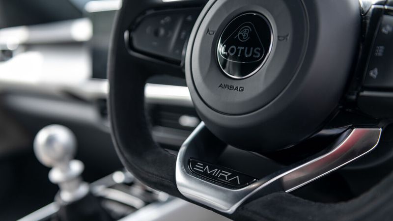 Im Sport-Modus ist die Lenkung präzise und direkt, das Fahrwerk stramm und die Bremsen bissig. (Bild: Jarowan Power/Lotus)