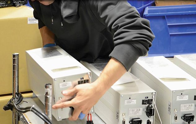 Bis zu zehn Geräte können im PPG parallel getestet werden. (Bild: Powervar)