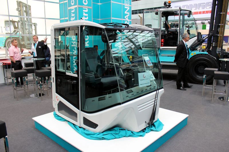 Freier Rundumblick: Die neue Lifttrucks-Fahrerkabine bietet dem Fahrer einen ausgezeichneten Rundum-Blick sowie zahlreiche neue Features wie das erste 7“-Touchcscreen-Farbdisplay seiner Art in der Branche. (Bild: Konecranes)