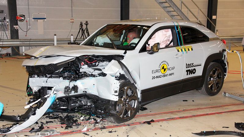 Sieht nicht (mehr) gut aus, ist es aber: Der Mazda MX-30 hat den Crahstest mit fünf von fünf Sternen absolviert.(Bild:  Euro NCAP)