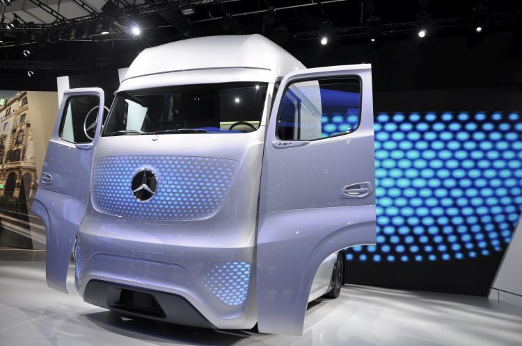 Der „Future Truck 2025“ zeigte mögliche Zukunftsszenarien für Nutzfahrzeuge. Dazu gehörten eine aerodynamische Bauweise und autonomes Fahren. (Foto: Richter)
