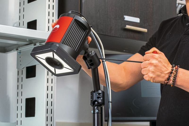 Kunststoffhersteller können mit Inspekto S70 eine zuverlässige automatisierte Qualitätssicherung selbst einrichten und betreiben.(Bild:  Inspekto)