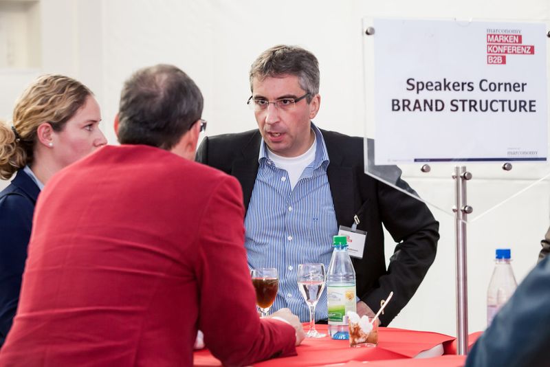 An den Speakers Corners konnten Besucher ihre Fragen direkt an die Referenten stellen. (marconomy © Stefan Bausewein)