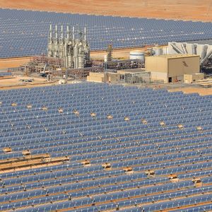 Das Karftwerk ist auf einer Fläche von 2,5 km²  gebaut. Pro Jahr wird „Shams 1“ etwa 175.000 t Kohlendioxid einsparen.