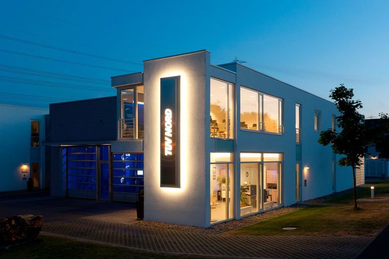 Der TÜV Nord ist Untermieter bei Auto-Vorbeck und für die freie Werkstatt ein wertvoller Frequenzbringer.  (www.christiangeisler.net)