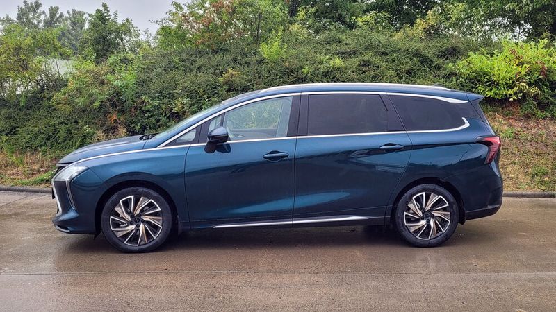 Der 4,85 Meter lange Van hat sieben Sitzplätze. (Bild: Wehner - VCG)