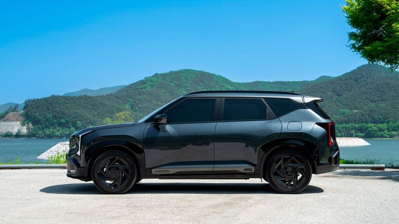 Für die erste Testfahrt mit dem Kia Seltos in Korea stand ausschließlich der Hybrid mit Frontantrieb bereit. (Bild: Kia)