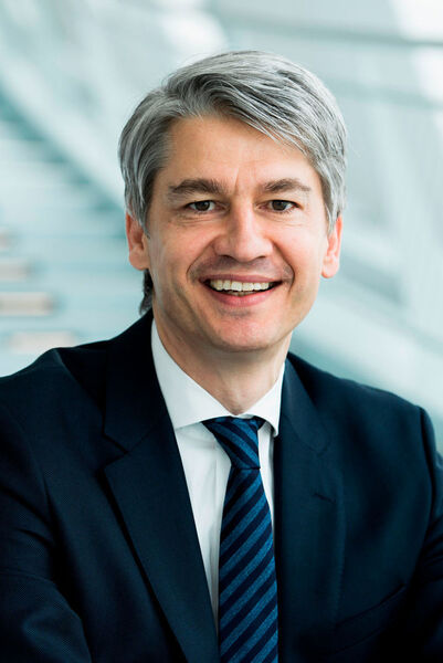 Benedikt Schell scheidet aus dem Vorstand der Daimler Financial Services aus, da er zum 1. Juni 2019 als Nachfolger von Franz Reiner Vorstandsvorsitzender der Mercedes-Benz-Bank wird. (Daimler)