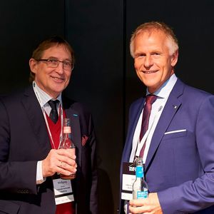 Jens Meier, CEO Hamburg Port Authority (r.), und Wolfgang Kersten, Institutsleiter Institut für Logistik und Unternehmensführung, Technische Universität Hamburg.(Bild:  Digital Hub Logistics)