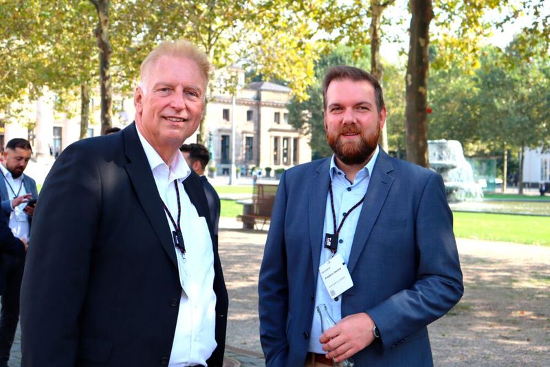 Alfred Beblik (TIM AG), Frederic Heintz (Erik Sterck GmbH) (Bild: TIM AG)