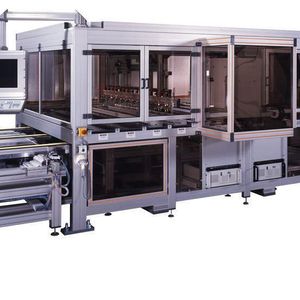 Die Strings werden mit korrekter Polarität und einer Genauigkeit von ± 0,3 mm im Lay-up positioniert, um einen hohen Wirkungsgrad der Solar-Module zu gewährleisten.
