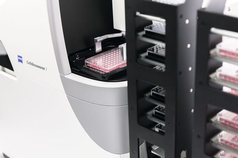It is a long way from motorization to true automation in imaging. (Zeiss)