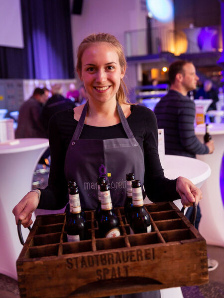 Mit Bierspezialitäten Würzburger Brauereien konnten die Besucher auf eine gelungene Veranstaltung anstoßen. (Stefan Bausewein)