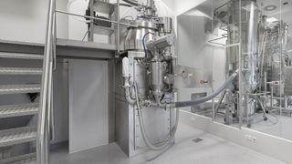 Glatt-Pharmaanlage in reinraumgerechter Gestaltung (Copyright: Andreas Suetterlin)