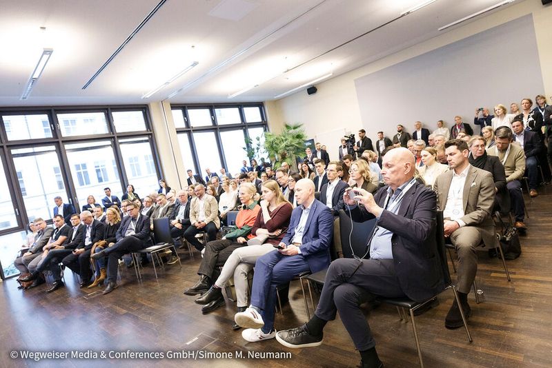 Der zweite Tag begann wieder... (Bild: © Wegweiser Media & Conferences GmbH / Simone M. Neumann)