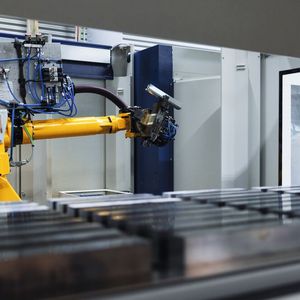 Die Grob-Roboterzelle wurde auf die spezifischen Anforderungen von Blum-Novotest angepasst(Bild:  Grob Werke)