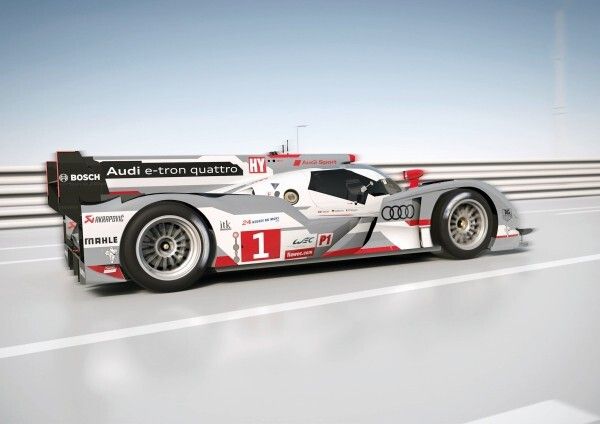 Audi R18 e-tron quattro - Charakteristisch: Die lange Finne zwischen Cockpit und Heckflügel (Bild: Audi)