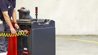 Wasserstoff-Betankung eines Linde-Niederhubwagens T20 im Rahmen des E-Log-Biofleet-Forschungsprojekts. (Bild: Linde-MH)